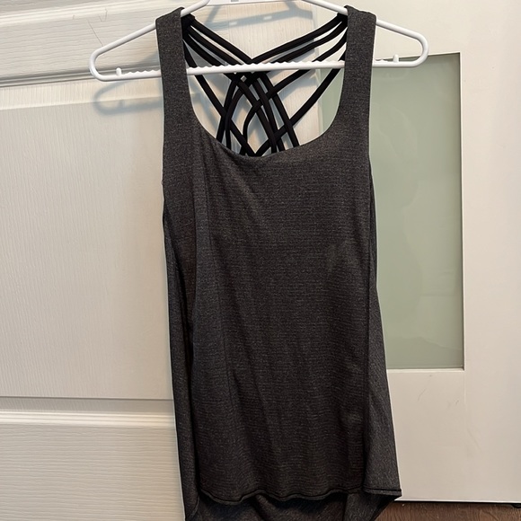 Women Lululemon tank - Picture 2 of 4